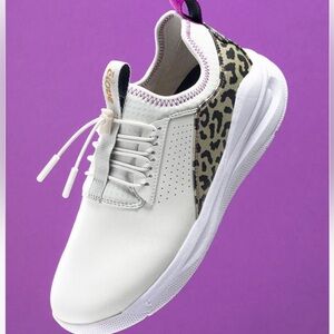 Rare Clove Classic White Animal Print Shoes Womens Size 7.5 Nursing Sneakers